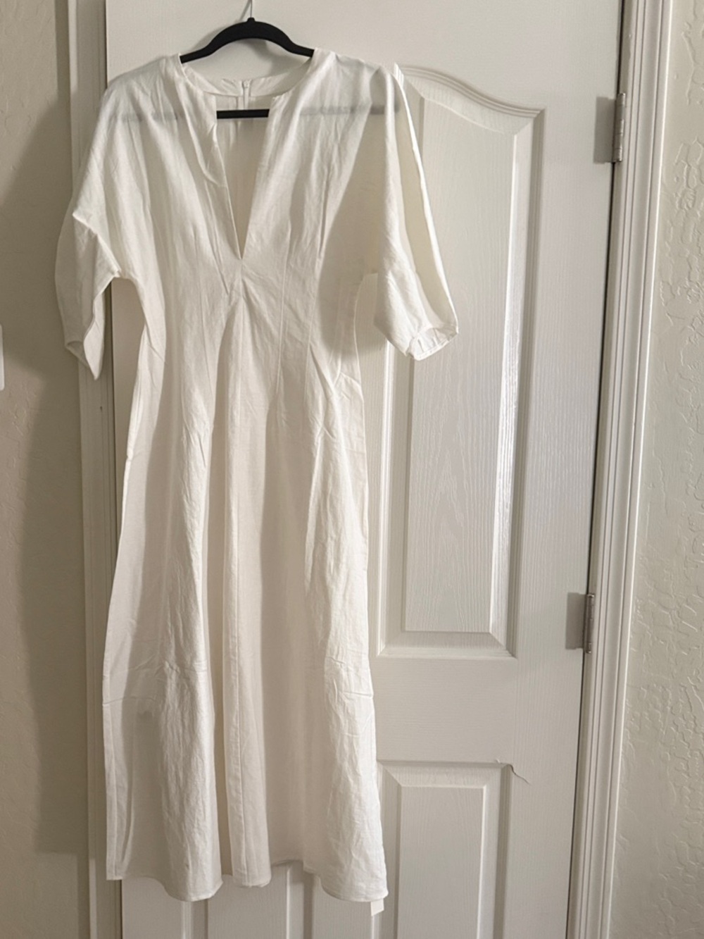 Commense White V-Neck Midi Dress with Elbow Sleeves